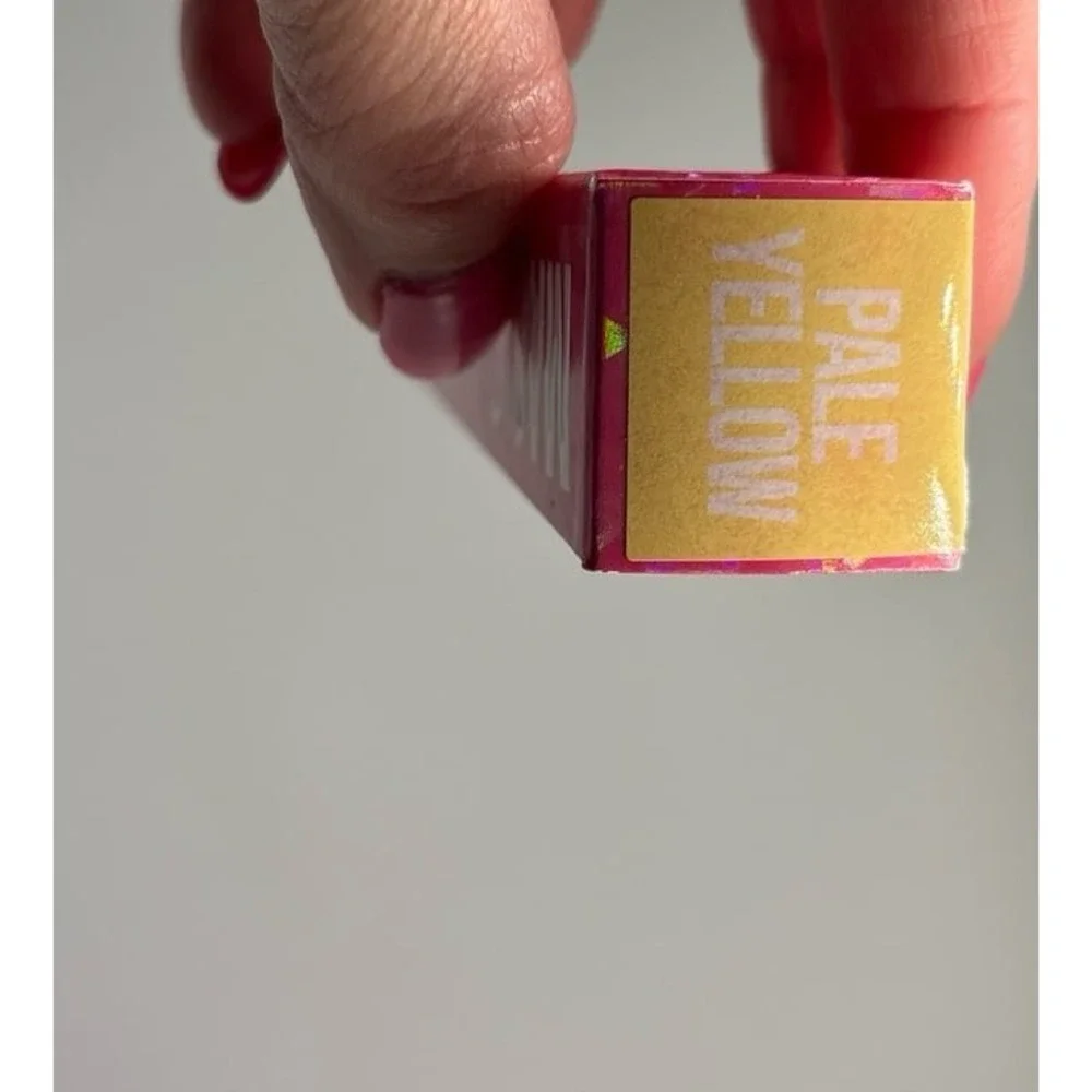 NEW Magic Star Pale Yellow Concealer